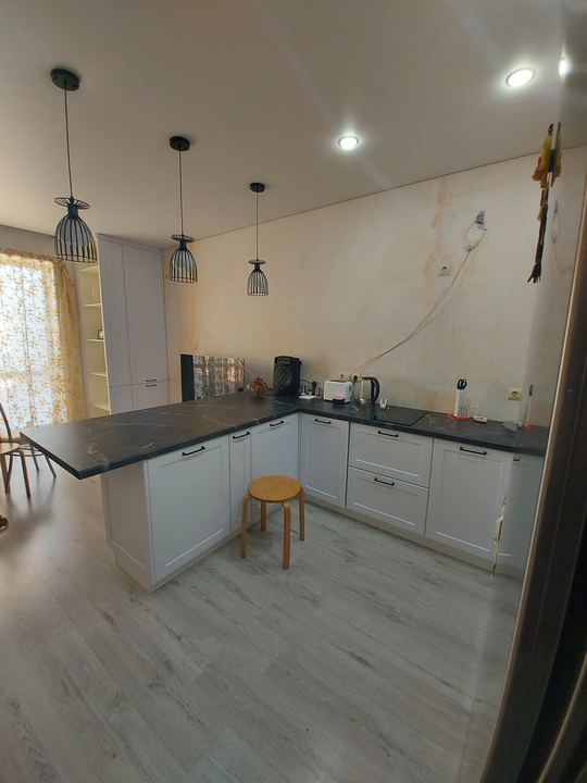 Кухня на заказ, Казань — фото работы 23: Кухня с барной стойкой