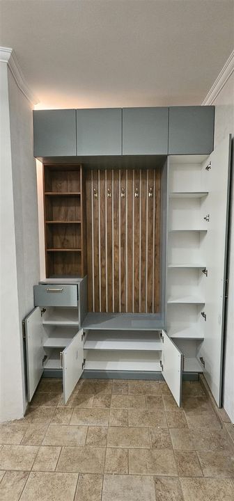 Прихожая на заказ, Казань — фото работы 2: Прихожая с открытой вешалкой